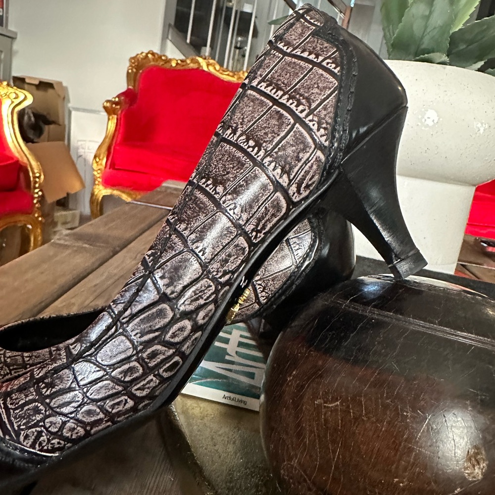 Prada two tone kitten heel - Picture 8 of 12